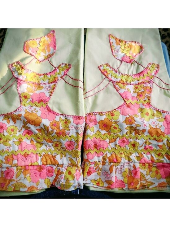 The Unbranded Brand Other - NEW Handmade Sunbonnet Girl Pair Of Standard Pillowcases